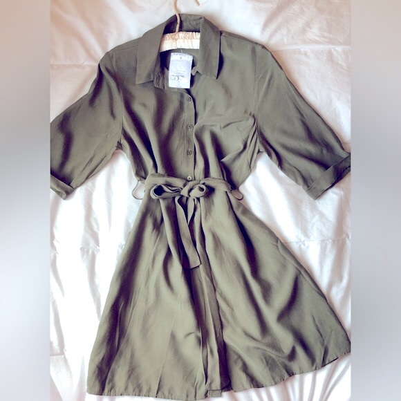 Topshop Dresses & Skirts - TopShop army green button down tie dress. Size 8